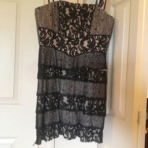 Ellie BCBG Maxazria Size 4 lace dress strapless